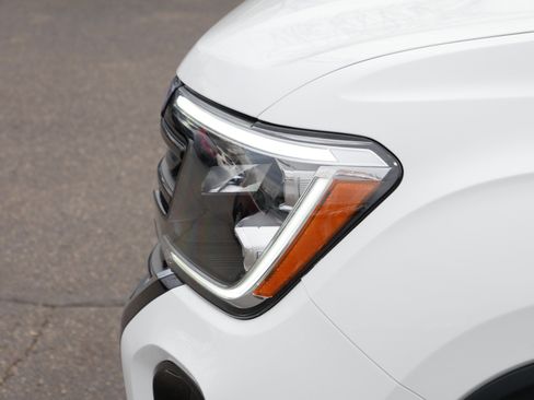 Certified 2025 Volkswagen Atlas Cross Sport SE w/ Panoramic Sunroof Package image 16