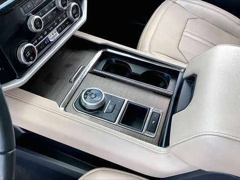 Used 2024 Ford Expedition Max Limited image 18