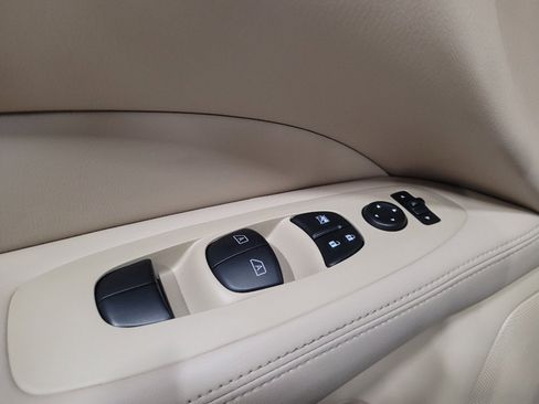 Used 2017 Nissan Pathfinder Platinum AWD/4WD image 27