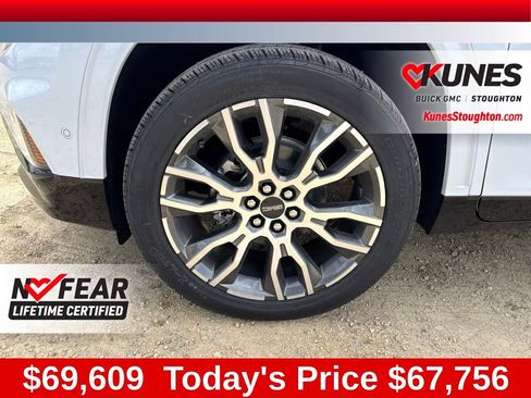 New 2026 GMC Acadia Denali Ultimate w/ LPO, Floor Liner Package AWD/4WD image 17