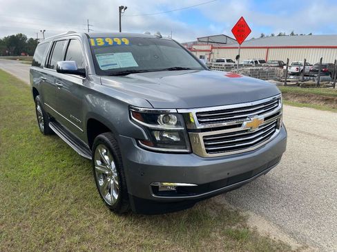 Used 2018 Chevrolet Suburban Premier RWD image 3