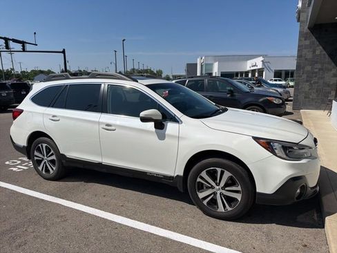 Used 2018 Subaru Outback 3.6R Limited w/ Popular Package #2 AWD/4WD image 5
