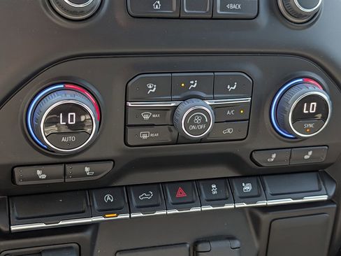 Used 2021 Chevrolet Silverado 1500 LT image 39