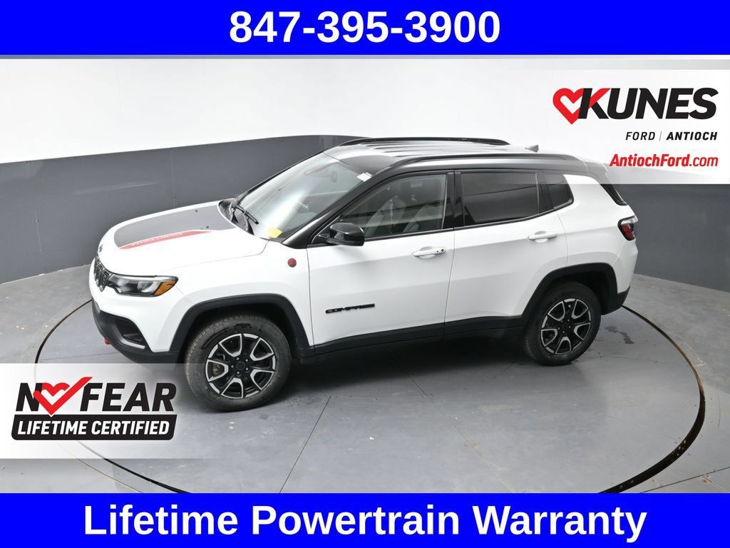 Used 2025 Jeep Compass Trailhawk AWD/4WD image 42