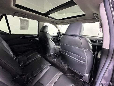 Used 2025 Honda Pilot Touring image 13