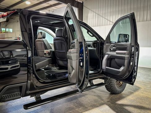 Used 2025 GMC Sierra 2500 AT4X AWD/4WD image 32