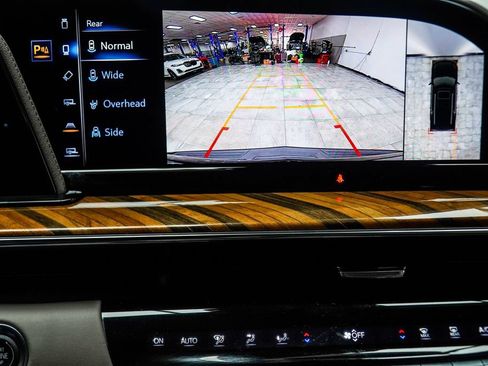 Used 2024 Cadillac Escalade Premium Luxury Platinum RWD image 34