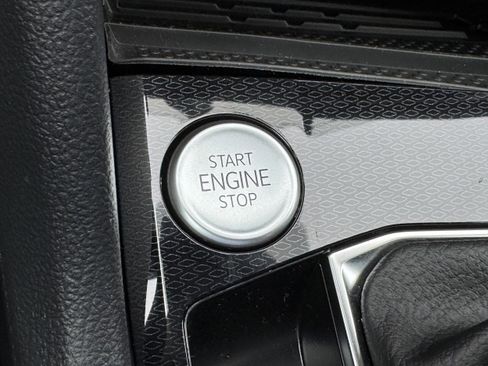 New 2025 Volkswagen Taos SEL image 28