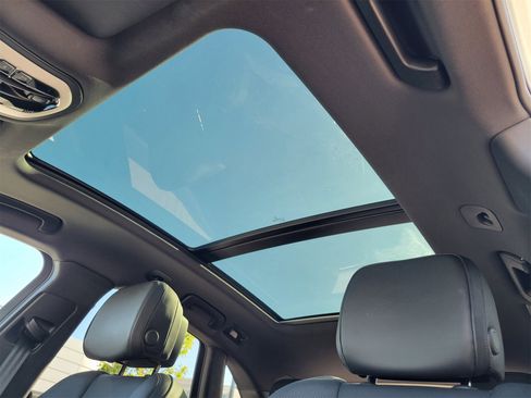 Used 2025 Porsche Macan image 23