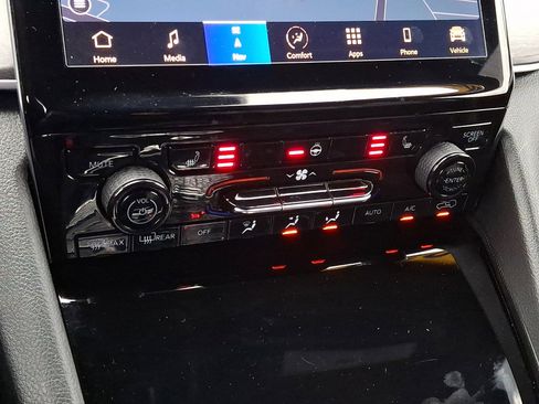 Used 2024 Jeep Grand Cherokee Limited w/ Black Appearance Package image 28