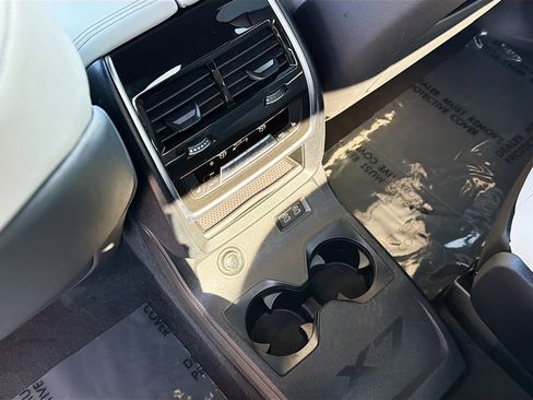 Used 2023 BMW X7 xDrive40i w/ Premium Package image 21