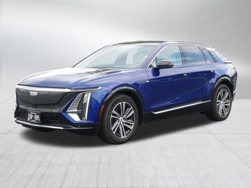 Used 2024 Cadillac Lyriq Luxury w/ LPO, Floor Liner Package AWD/4WD image 3