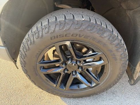 Used 2024 Chevrolet Silverado 1500 Custom image 10