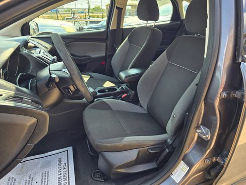 Used 2014 Ford Focus SE FWD image 12
