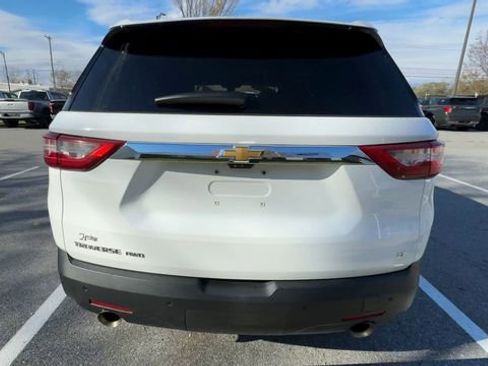 Used 2019 Chevrolet Traverse LT w/ LT Premium Package image 3