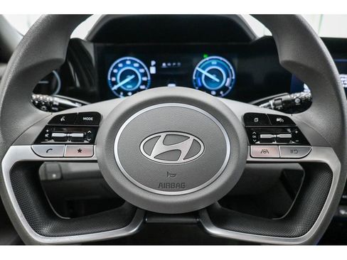 Used 2024 Hyundai Elantra Blue FWD image 13