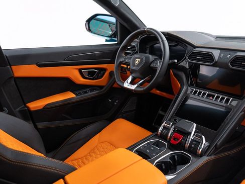 Used 2022 Lamborghini Urus AWD/4WD image 29