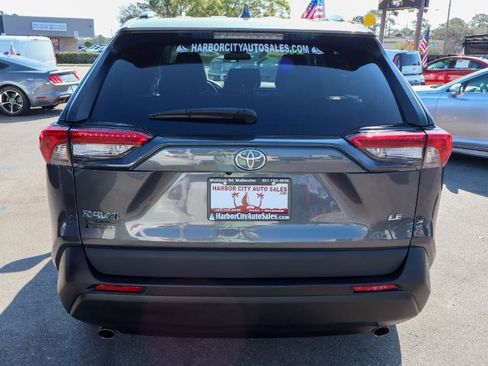 Used 2021 Toyota RAV4 LE image 4