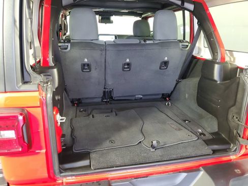 Used 2025 Jeep Wrangler Unlimited Rubicon AWD/4WD image 32