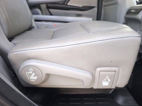 Used 2018 Toyota Highlander Limited Platinum image 17