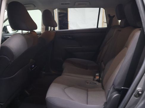 Used 2023 Toyota Highlander LE FWD image 14
