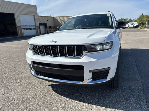 Used 2023 Jeep Grand Cherokee L Limited AWD/4WD image 2