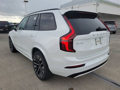 New 2026 Volvo XC90 T8 Ultra w/ Lounge Package image 3