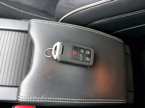 Used 2015 Volvo XC60 T6 R-Design w/ Proximity Package image 10