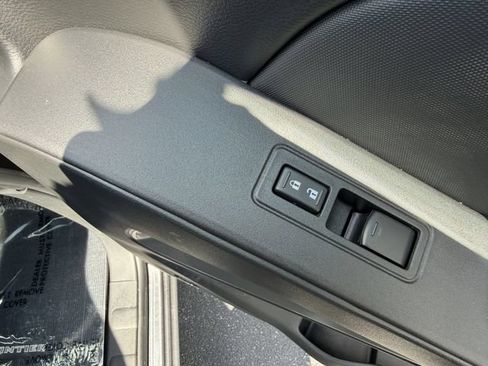 Used 2024 Nissan Frontier SL w/ Technology Package RWD image 35