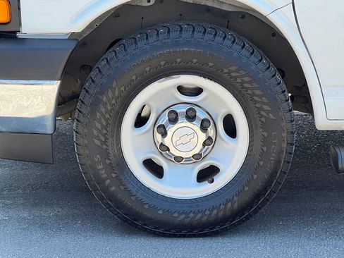 Used 2020 Chevrolet Express 3500 LT w/ LT Preferred Equipment Group RWD image 13