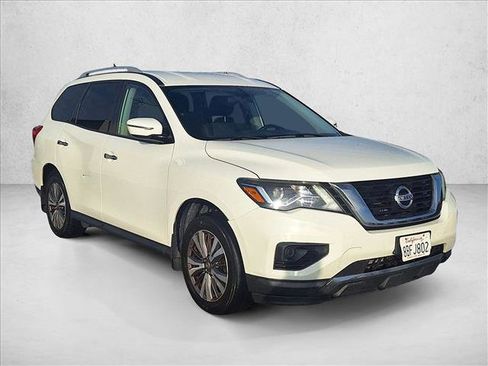 Used 2017 Nissan Pathfinder S image 3