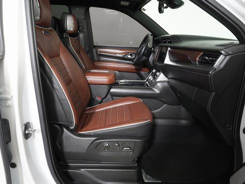 Used 2023 GMC Yukon Denali Ultimate image 9