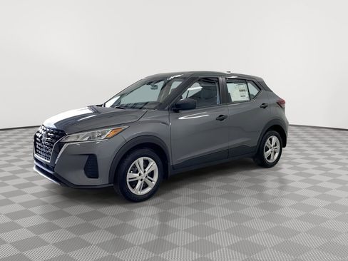 Certified 2025 Nissan Kicks Play S image 6