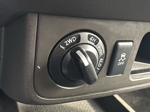 Used 2013 Nissan Xterra S image 26