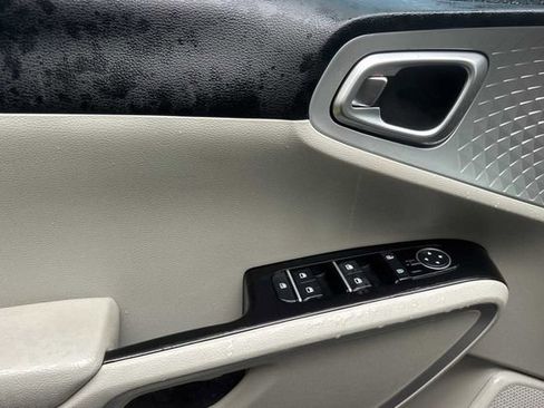 Used 2023 Kia Soul LX image 10