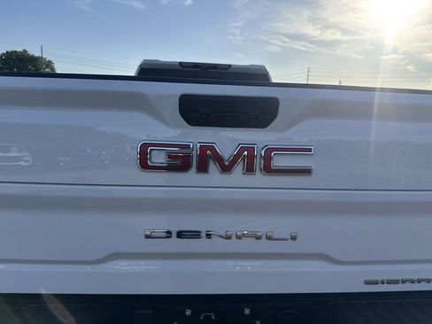 Used 2024 GMC Sierra 3500 Denali w/ Denali Reserve Package AWD/4WD image 9