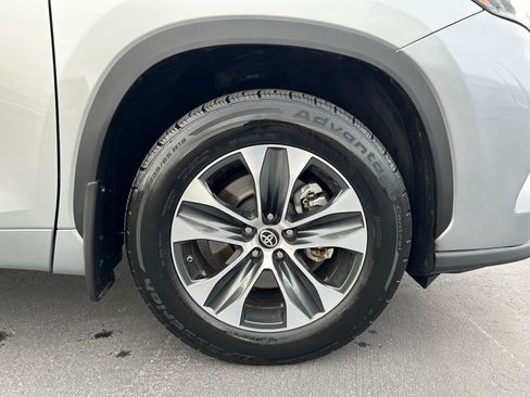 Used 2021 Toyota Highlander XLE image 30