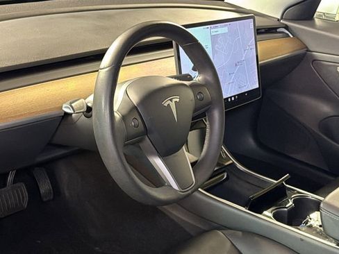 Used 2022 Tesla Model Y Performance image 21