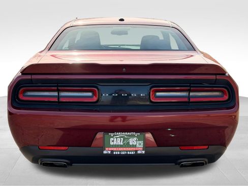 Used 2018 Dodge Challenger SXT image 8