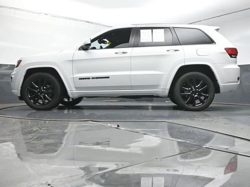 Used 2019 Jeep Grand Cherokee Altitude image 36