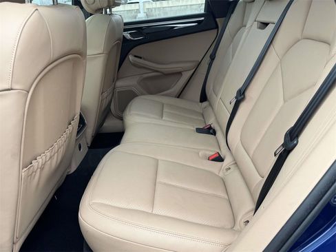 Used 2024 Porsche Macan image 8