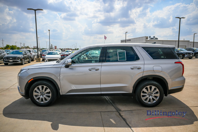 Used 2025 Hyundai Palisade SE FWD image 2
