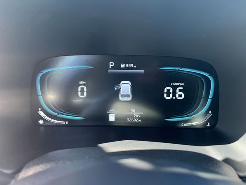 Used 2025 Kia Soul LX w/ LX Technology Package FWD image 38