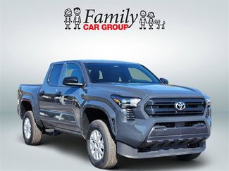 Used 2025 Toyota Tacoma SR video 2