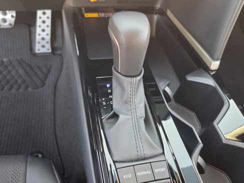 Used 2025 Toyota Camry XSE FWD image 31