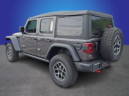 Used 2025 Jeep Wrangler Unlimited Rubicon w/ Convenience Group AWD/4WD image 6