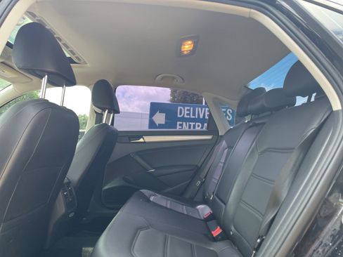 Used 2022 Volkswagen Passat 2.0T SE image 8