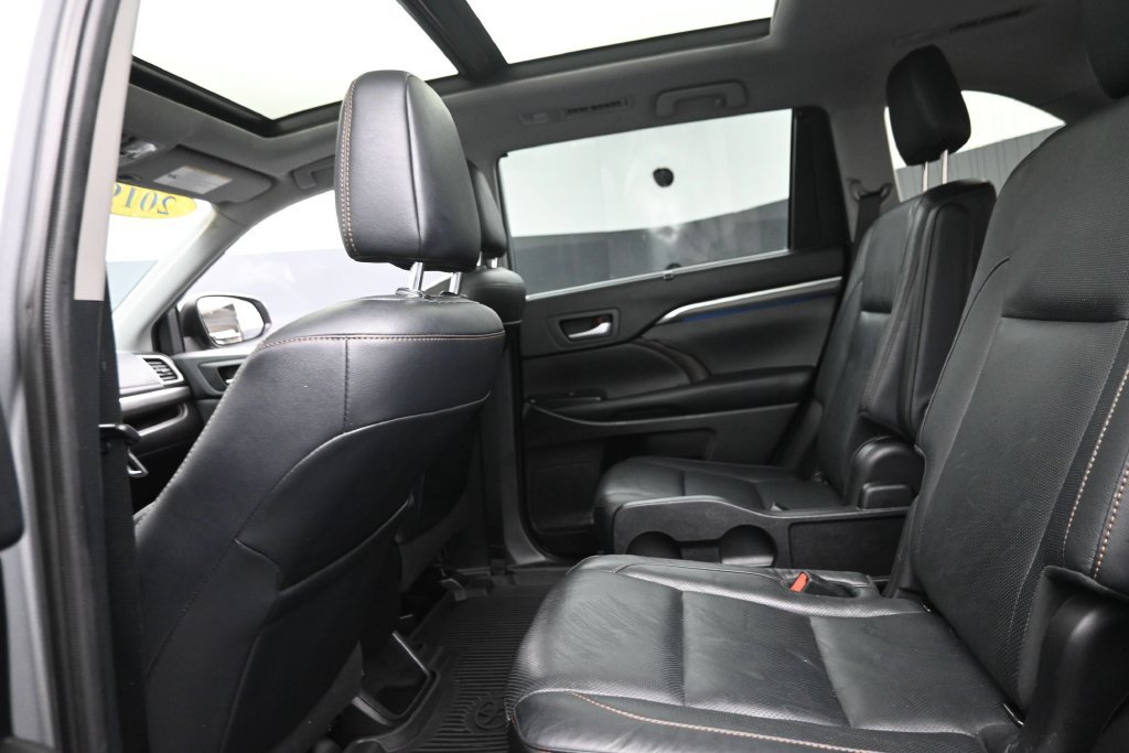 Used 2019 Toyota Highlander Limited Platinum AWD/4WD image 14