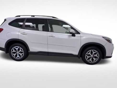 Used 2020 Subaru Forester Premium AWD/4WD image 9