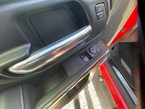 Used 2025 Chevrolet Silverado 2500 LT w/ Convenience Package image 21